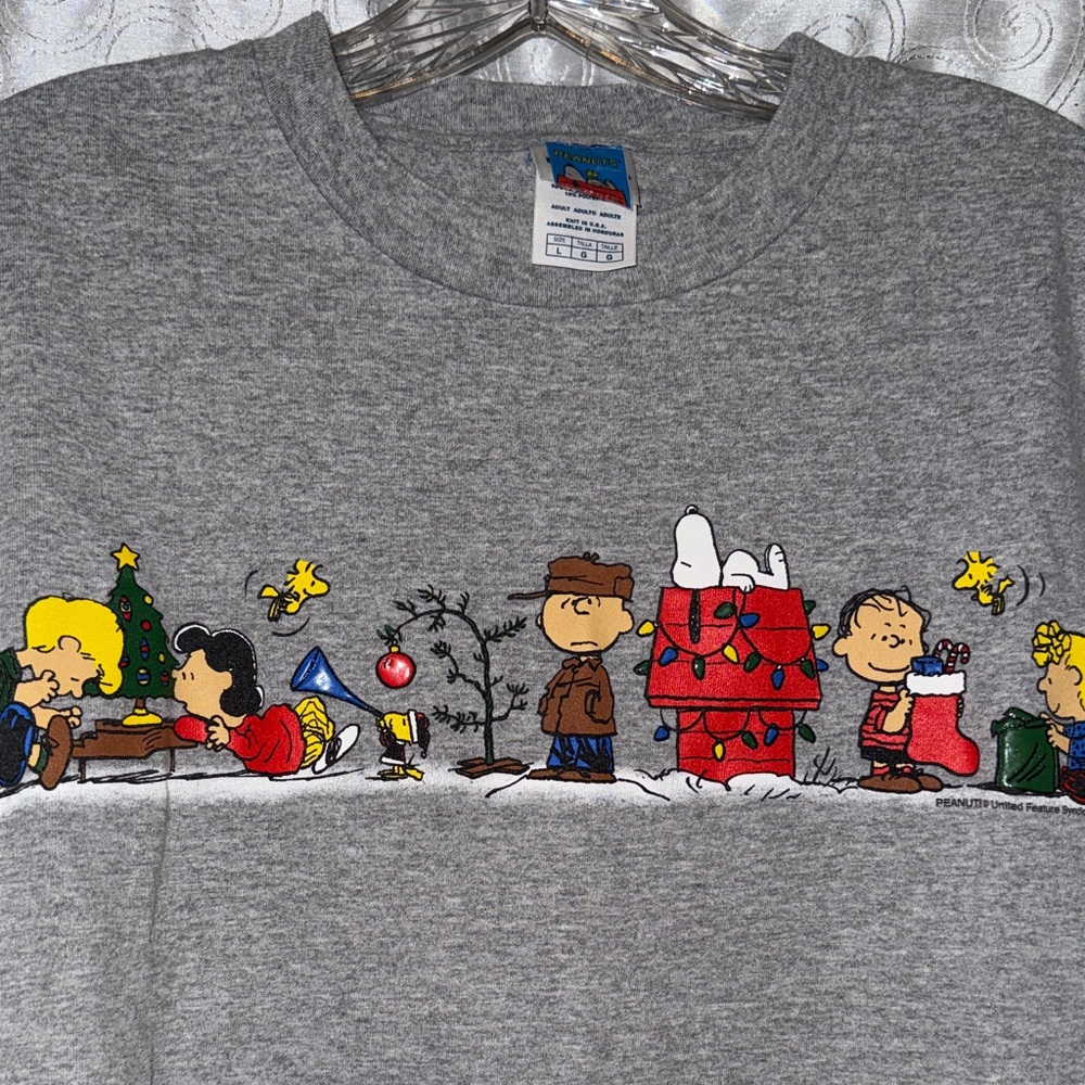Peanuts by Schultz Gray Holiday Graphic Tee Adult Size Large 🔥 BL2 - Picture 2 of 4